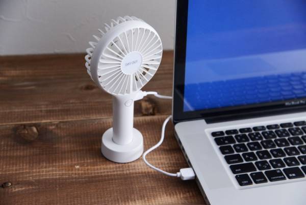 チラッと二度見される♪選べるハンディ扇風機特集でビューンと涼しく。[PR]