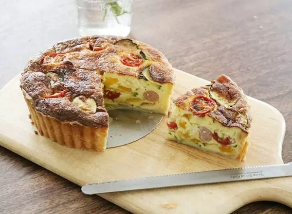 まるでお店みたいな極厚感!おうちで作る「夏野菜キッシュ」