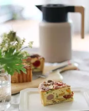 まるでお店みたいな極厚感!おうちで作る「夏野菜キッシュ」