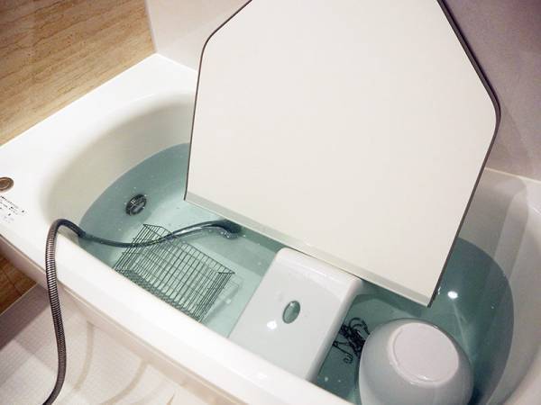 お風呂掃除苦手さんにこそ使ってほしい！浸け置きだけの「木村石鹸お掃除粉」[PR]