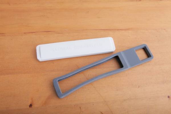 玄関やクローゼットの“むわっと臭”を撃退！脱臭・調湿できる珪藻土スティック[PR]