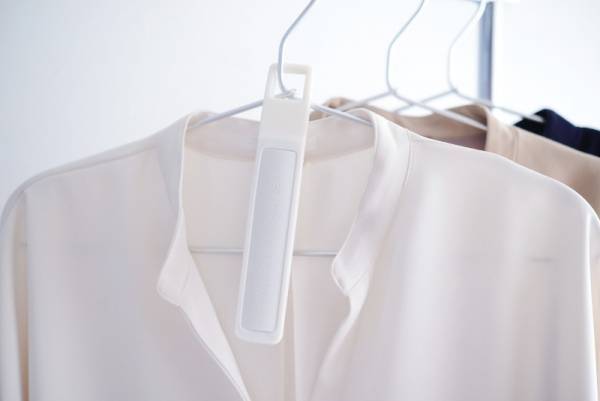 玄関やクローゼットの“むわっと臭”を撃退！脱臭・調湿できる珪藻土スティック[PR]