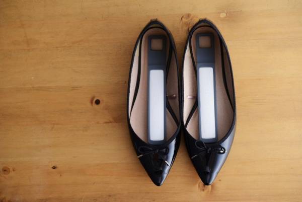 玄関やクローゼットの“むわっと臭”を撃退！脱臭・調湿できる珪藻土スティック[PR]