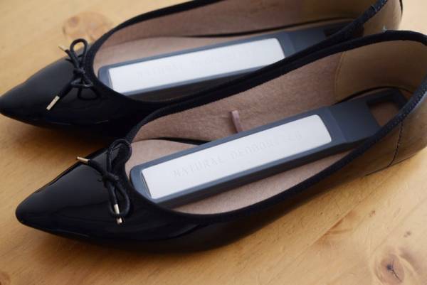 玄関やクローゼットの“むわっと臭”を撃退！脱臭・調湿できる珪藻土スティック[PR]