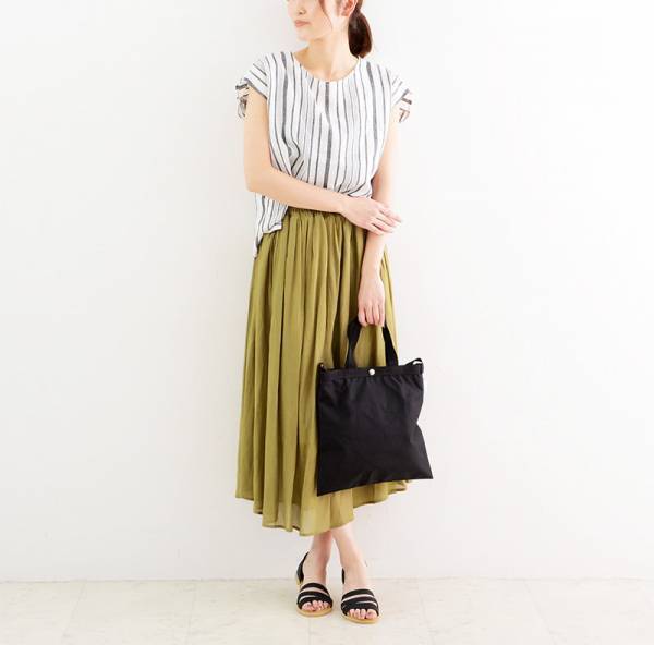 雨の日にも活躍！機能派アイテムを取り入れた雨の日コーデ[PR]