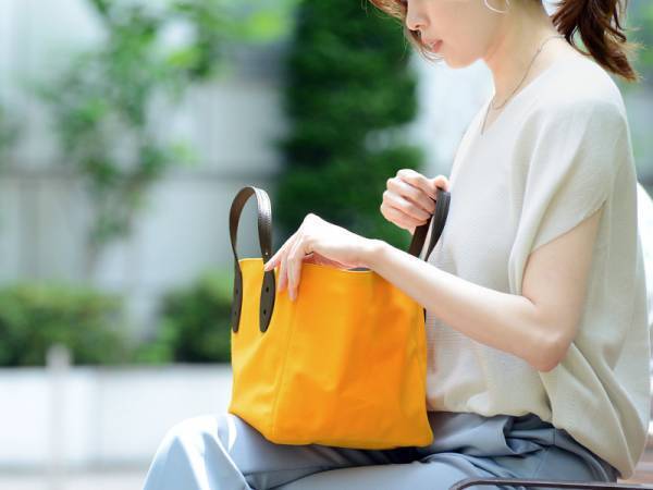 「ただ隠す」だけじゃだめ！真夏の二の腕露出問題、解決コーディネート5選[PR]