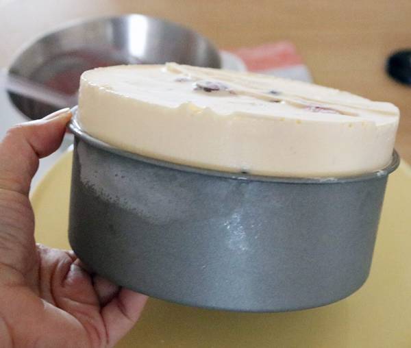 混ぜて詰めて乗せるだけ！「簡単アイスケーキ」