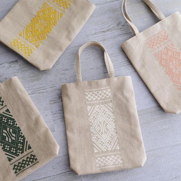 手仕事から生まれる優しい温かみ、北欧ライクな東北の民芸品「こぎん刺し」の魅力[PR]