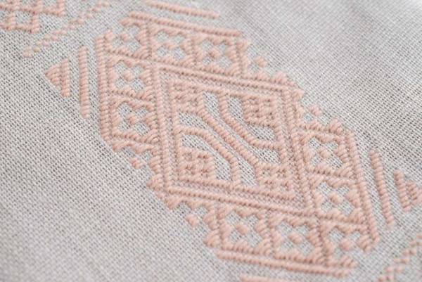 手仕事から生まれる優しい温かみ、北欧ライクな東北の民芸品「こぎん刺し」の魅力[PR]