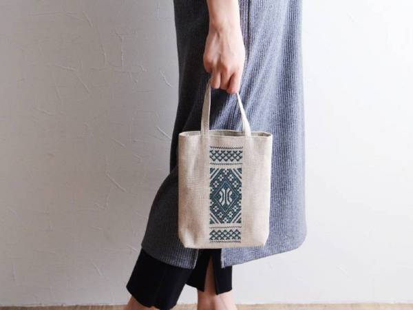 手仕事から生まれる優しい温かみ、北欧ライクな東北の民芸品「こぎん刺し」の魅力[PR]