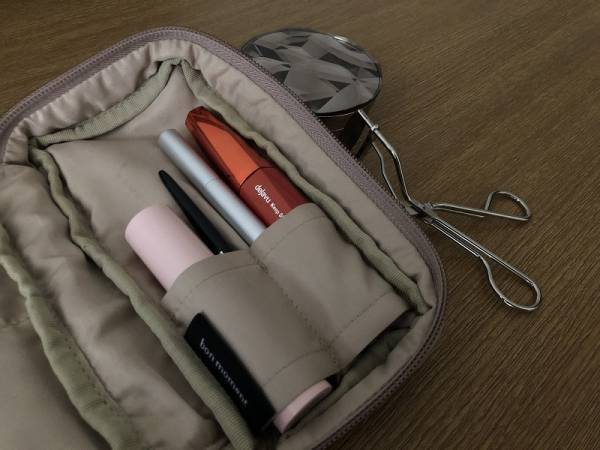 片付け下手が試してみました、マスカラも立て入れ！？「収納上手になれるポーチ」[PR]