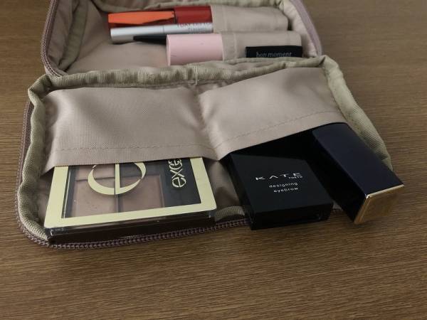 片付け下手が試してみました、マスカラも立て入れ！？「収納上手になれるポーチ」[PR]