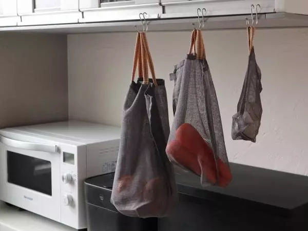 現代のキッチンに馴染む、伝統産業「蚊帳(かや)生地」を生かした「風を通す野菜袋」