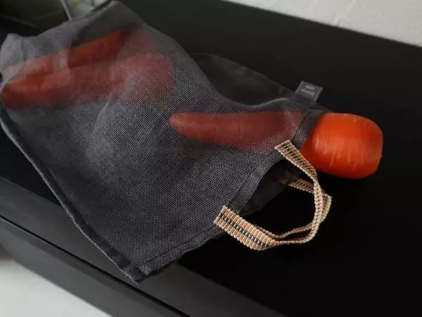 現代のキッチンに馴染む、伝統産業「蚊帳(かや)生地」を生かした「風を通す野菜袋」