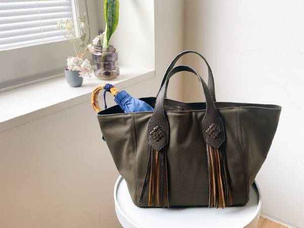 デザインも機能も妥協しない！雨の日も持てる「サスティナブルバッグ」[PR]