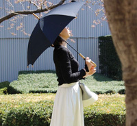 デザインも機能も妥協しない！雨の日も持てる「サスティナブルバッグ」[PR]