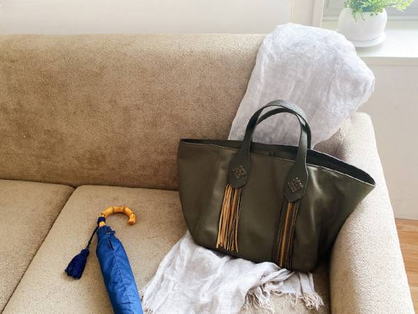 デザインも機能も妥協しない！雨の日も持てる「サスティナブルバッグ」[PR]