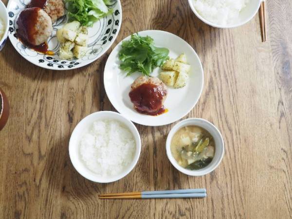 小さな手でも持ちやすい、はじめての箸にぴったりなbon momentのこども箸[PR]