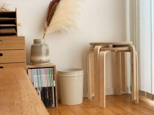 便利なスタッキングスツールをインテリアにプラス。家事の合間に自分時間を。[PR]
