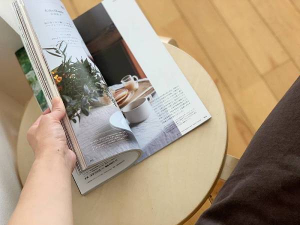 便利なスタッキングスツールをインテリアにプラス。家事の合間に自分時間を。[PR]