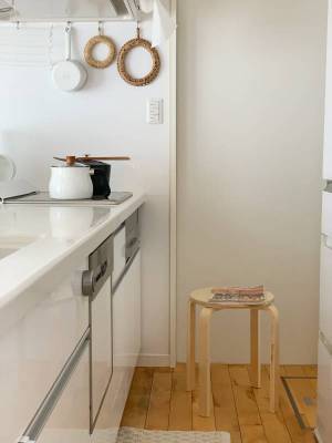 便利なスタッキングスツールをインテリアにプラス。家事の合間に自分時間を。[PR]