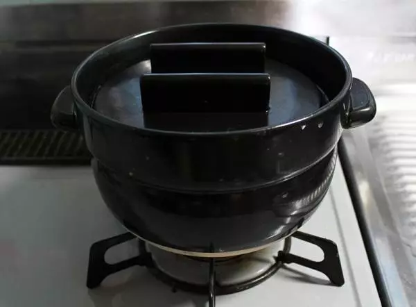 1回目から感動の炊きあがり!穴のない土鍋で味わう特A米おにぎりの味