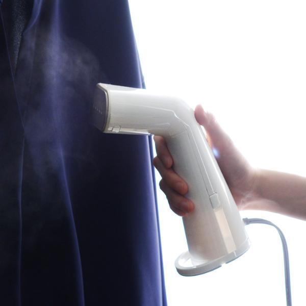 忙しい朝にパパっとシワがとれる「スタイルスチーマー」が便利！　脱臭・除菌にも