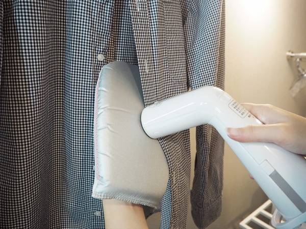 忙しい朝にパパっとシワがとれる「スタイルスチーマー」が便利！　脱臭・除菌にも