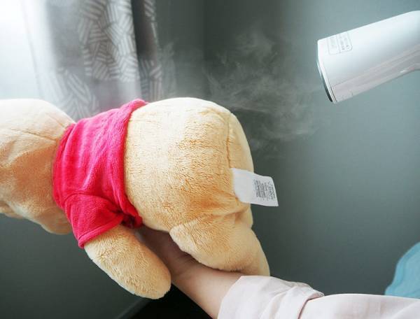 忙しい朝にパパっとシワがとれる「スタイルスチーマー」が便利！　脱臭・除菌にも