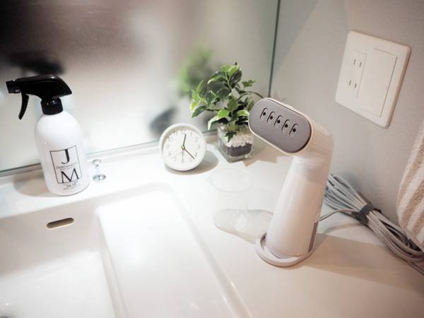 忙しい朝にパパっとシワがとれる「スタイルスチーマー」が便利！　脱臭・除菌にも