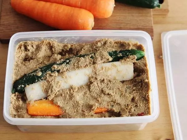 季節のお悩みも解消!?手軽に始める伝統食「ぬか漬け」