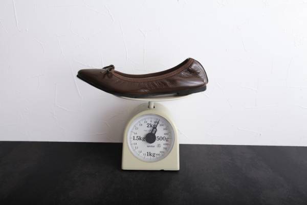 「柔らか〜い！」つい声が出るほどの履き心地を実現した「柔らか本革バレエシューズ」って？[PR]