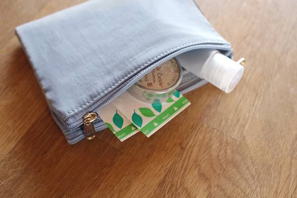 ゴミ入れも予備マスクも。出先での「困った」が解決できる“おまとめポーチ”[PR]