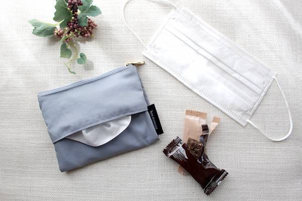 ゴミ入れも予備マスクも。出先での「困った」が解決できる“おまとめポーチ”[PR]