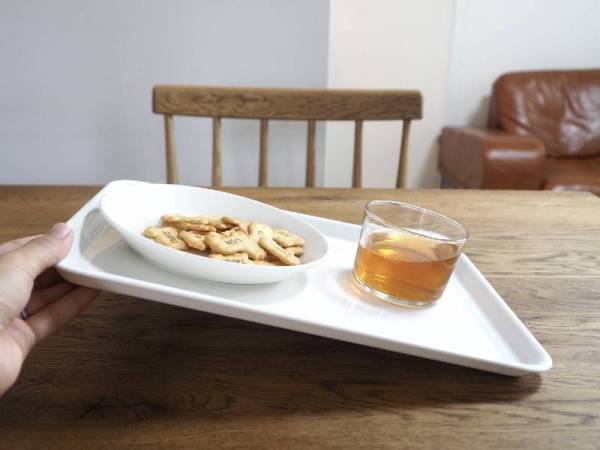 食事の準備が快適になる！大人から子どもまで使える「電子レンジで熱くならないトレイ」[PR]