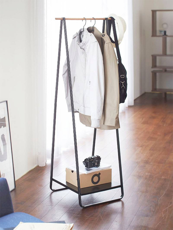 コートの置き場所どうしてる？　家中どこでも使えるコートハンガーが人気