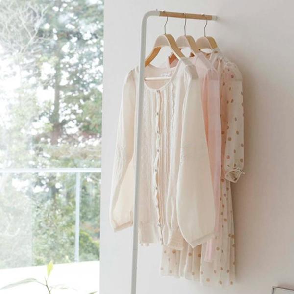 コートの置き場所どうしてる？　家中どこでも使えるコートハンガーが人気