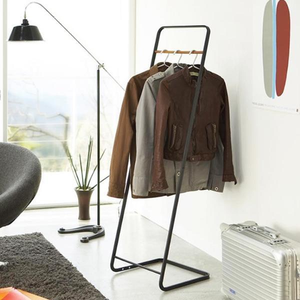 コートの置き場所どうしてる？　家中どこでも使えるコートハンガーが人気