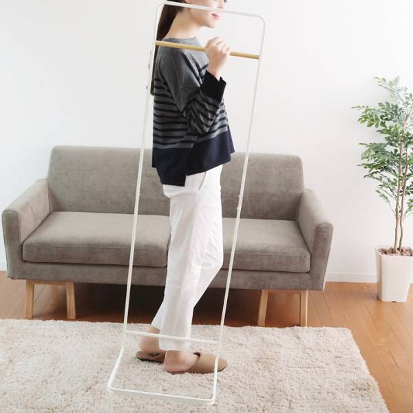 コートの置き場所どうしてる？　家中どこでも使えるコートハンガーが人気