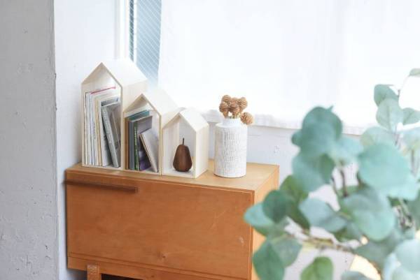 場所を選ばず置けて、本棚にもインテリアにもなる「本の家」[PR]