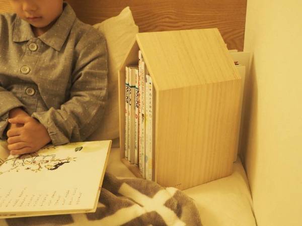 場所を選ばず置けて、本棚にもインテリアにもなる「本の家」[PR]