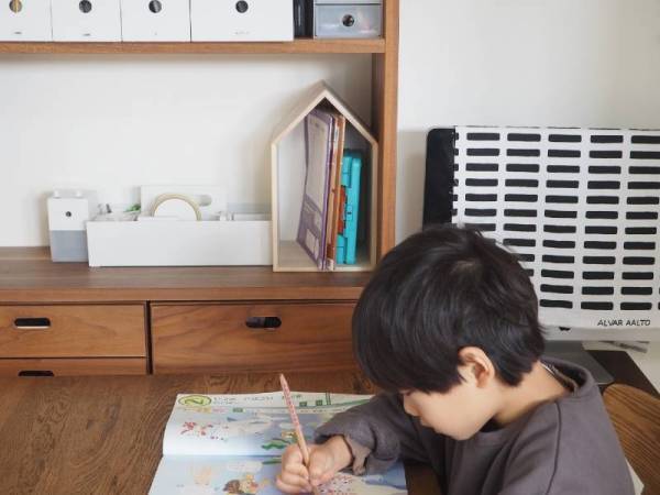 場所を選ばず置けて、本棚にもインテリアにもなる「本の家」[PR]