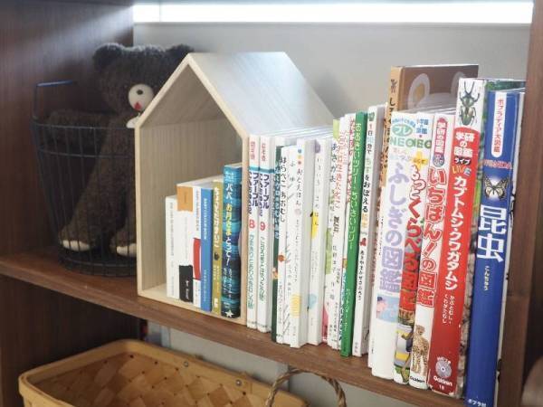 場所を選ばず置けて、本棚にもインテリアにもなる「本の家」[PR]