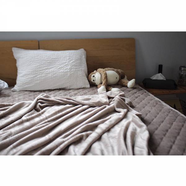 2020年冬、インスタグラマーさんたちの「伝説の毛布」寝室コーデ集[PR]