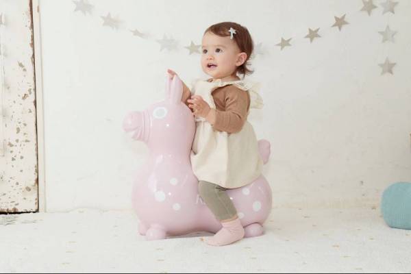 可愛くて実用的！「かわいい〜！」が聞こえる、女の子向け出産祝いアイテム[PR]