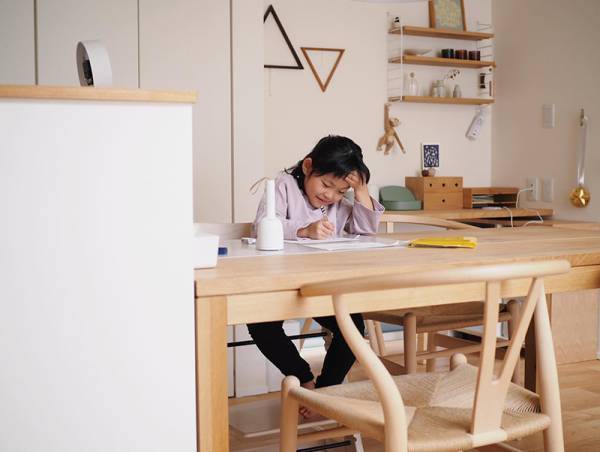 「消しカスどうにかしてー！」のプチストレスは、バキューミ卓上クリーナーで解決！