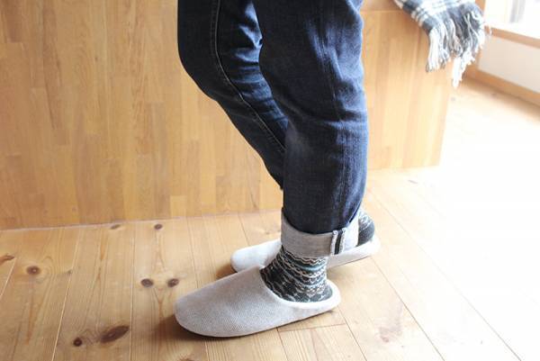 すっきりシルエットが決め手。ありそうでなかった「冬のきれいめ」ルームシューズ[PR]