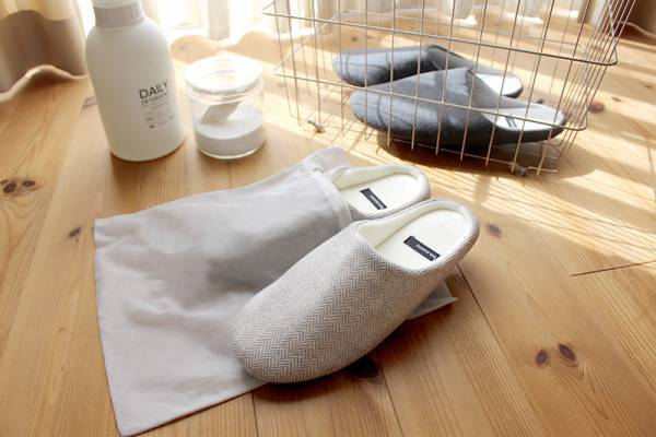 すっきりシルエットが決め手。ありそうでなかった「冬のきれいめ」ルームシューズ[PR]