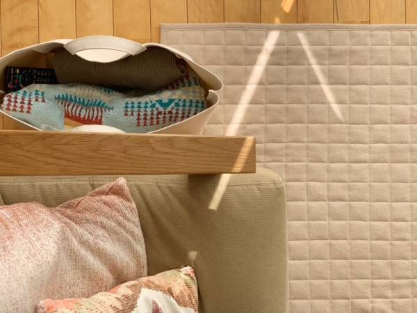 リビングで使いたい場所多発！やみつきになるトート収納。「目隠しできる帆布素材の収納トート」[PR]