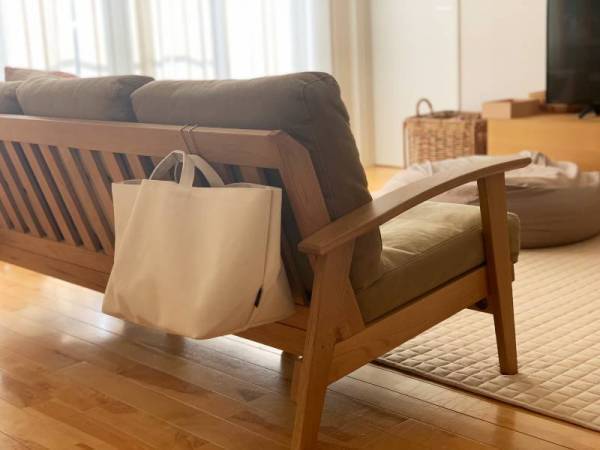 リビングで使いたい場所多発！やみつきになるトート収納。「目隠しできる帆布素材の収納トート」[PR]